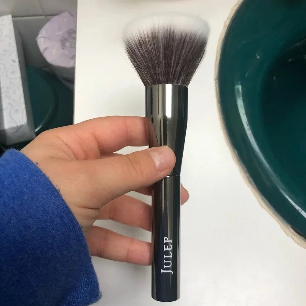 NIB JULEP FULL FACE POWDER BRUSH